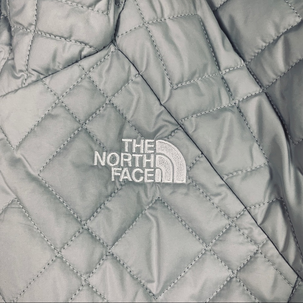 Like New Light Gray North Face Jacket - Picture 3 of 5